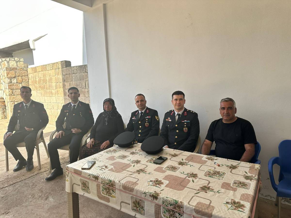 Jandarmadan şehit ailelerine ziyaret