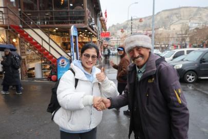 9 dil biliyor, gören şaşırıyor