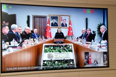 Bakan Yerlikaya, Vali Şıldak ile toplantı yaptı