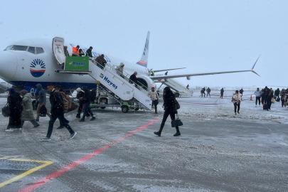 GAP Havalimanı’nda kar ulaşıma engel olmadı