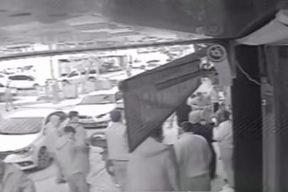 Genç kızlara el-kol hareketi yumruklu kavgayla sona erdi