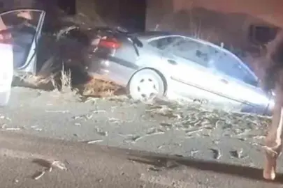 İki otomobil kafa kafaya çarpıştı: 1 ölü, 9 yaralı