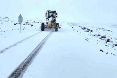 Kar yağışı nedeniyle bazı yollar trafiğe kapatıldı
