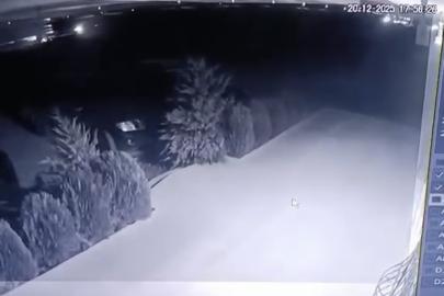 Kontrolden çıkan tır bariyerlere çarptı: Kaza anı kamerada