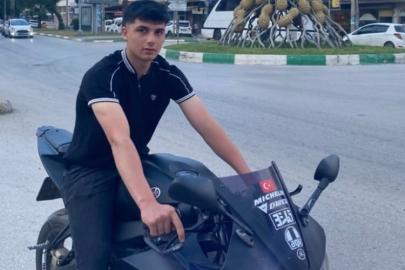 Mezarlıkta otomobilde 2 genç ölü bulundu, otomobilde isimleri yazılı şef bıçağı bulundu