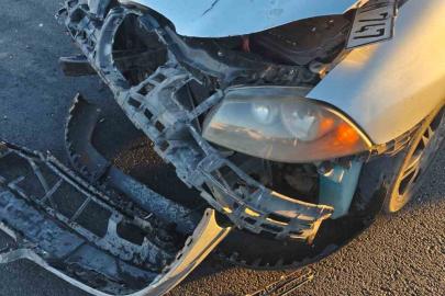 Otomobil ile kamyonet çarpıştı: 5 yaralı