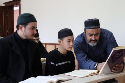 Özbek ve Alman Gençlerin Kur’an eğitimi yolculuğu