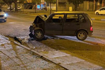Park halindeki araca çarpan otomobil sürücüsü yaralandı