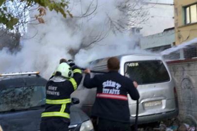Park halindeki kamyonet yandı