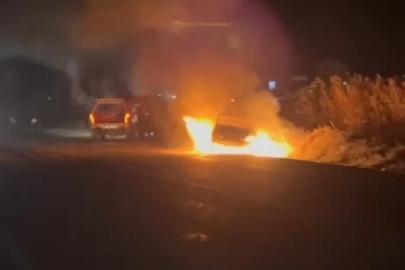 Şanlıurfa’da bir kişi otomobilini ateşe verdi