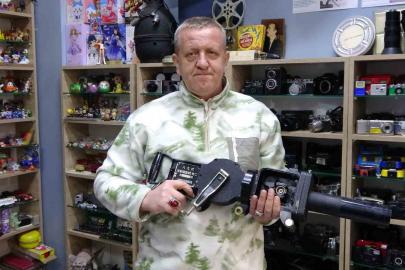 Sesi makineli tüfek, kendisi fotoğraf makinesi