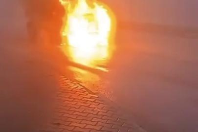 Seyir halindeki araç yanarak hurdaya döndü