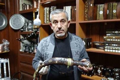 Antika silahlar sedef kakma sanatıyla süsleniyor