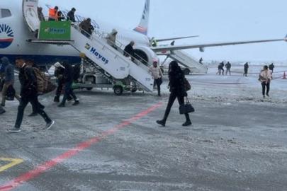 Diyarbakır’a inemeyen uçaklar Şanlıurfa’ya yönlendirildi