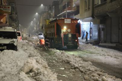 Haliliye Belediyesi ekipleri karla mücadelede kesintisiz sahada