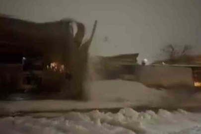 Kar, Siverek’te birçok iş yeri ve eve zarar verdi