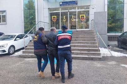 Kesinleşmiş 25 yıl cezayla aranan şüpheliyi jandarma yakaladı