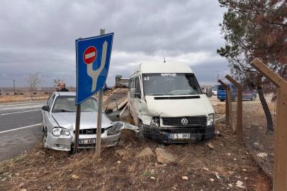 Otomobil ile minibüs çarpıştı: 7 yaralı