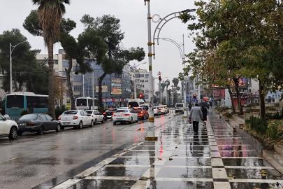 Şanlıurfa'da sağanak yağış etkili oluyor
