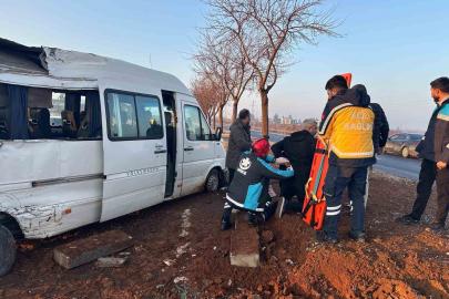 Şanlıurfa'da yolcu minibüsü kaza yaptı: Yaralılar var