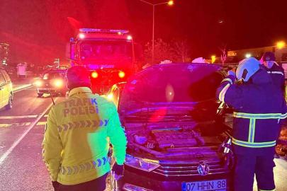 Seyir halindeki otomobil alev aldı