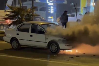 Seyir halindeki otomobil alev topuna döndü