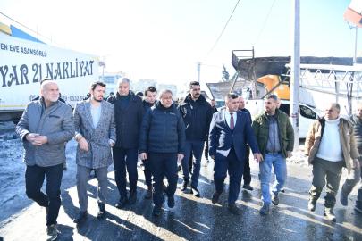 Vali Şıldak, kardan zarar gören işletmeleri ziyaret etti