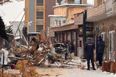 Yoğun kar yağışı Suruç’taki sanat sokağını çökertti