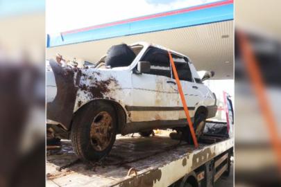 Araçtan fırlayan kadının kolu koptu