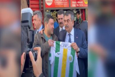 Bakan Tekin'e Şanlıurfaspor forması hediye edildi