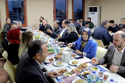 Berk, sağlık çalışanlarıyla iftar yaptı