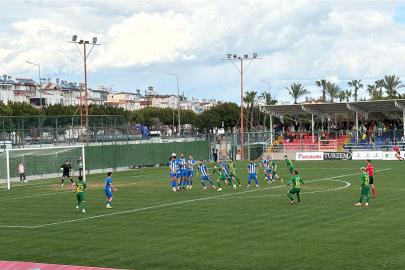 Kepez'de ilk yarı bitti, 2 gol ve 1 kırmızı kart var