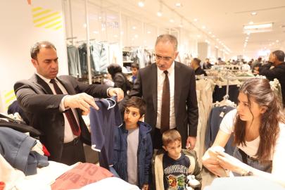 Babaları gibi nazlarını çekiyor