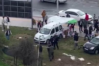 Bıçaklı kavga anı kameraya yansıdı