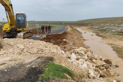 Büyükşehir ekipleri, selin zararını gidermek için sahada