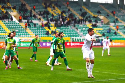 Deplasman fatihi, İç saha garibi
