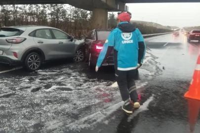 Dolu yağışı zincirleme kazaya neden oldu: 11 yaralı