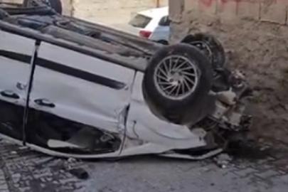Eyyübiye'de bir otomobil takla attı