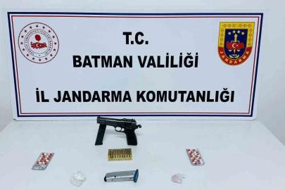 Gercüş ve Hasankeyf’te kaçakçılıkla mücadele: Silah ve kaçak malzeme ele geçirildi