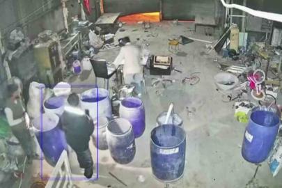 Hırsızların hedefi olan hurdacı defalarca soyuldu