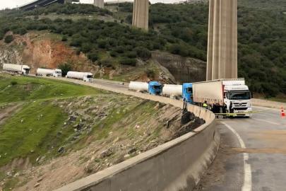 İki tır kafa kafaya çarpıştı: 1 ölü