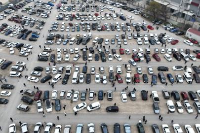 İkinci el oto pazarında buruk bayram