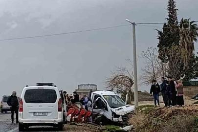 Kamyonet tümseğe çarptı: 3 yaralı