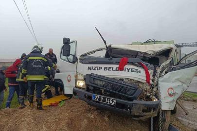 Nizip Belediyesi’ne ait araç kaza yaptı: 1 yaralı