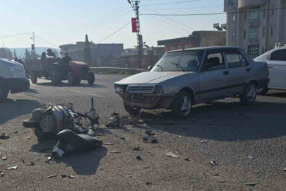 Otomobil ile motosiklet çarpıştı