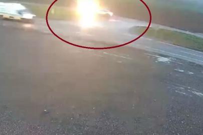 Otomobil ile hafif ticari aracın çarpıştığı kazada 4 yaralı