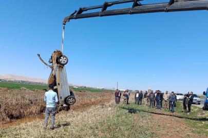 Akçakale'de otomobil tahliye kanalına uçtu