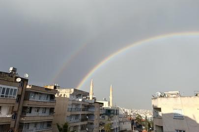 Şanlıurfa’da bayramda gökkuşağı sürprizi