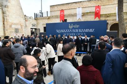 Şanlıurfa’da kent protokolü vatandaşlarla bayramlaştı
