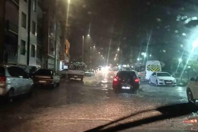 Şanlıurfa’da sağanak yağış hayatı olumsuz etkiledi